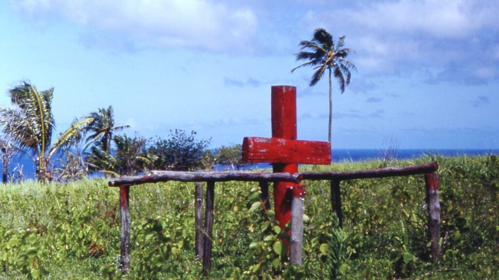 Ceremonial cross of John Frum cargo cult, Tanna island, New Hebrides (now Vanuatu), 1967, Tim Ross, CC BY 3.0 (https://creativecommons.org/licenses/by/3.0), via Wikimedia Commons